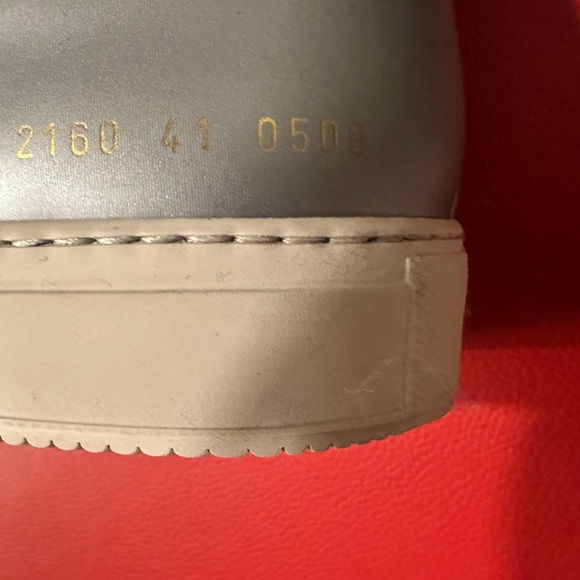Common Projects Silver Leather Sneakers. Size 41. - Picture 3 of 8